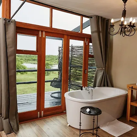 Cheetah Ridge Lodge Ladysmith Exterior photo